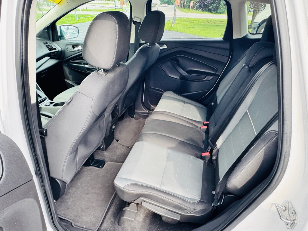 Photo 12 of this FORD ESCAPE