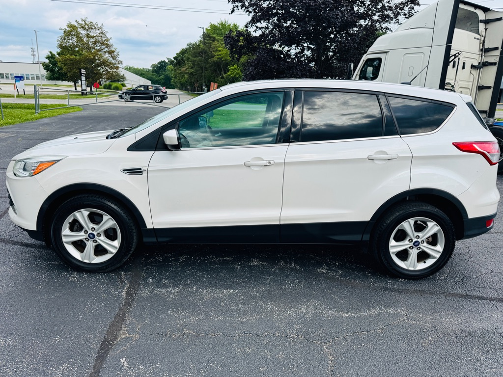 Photo 2 of this FORD ESCAPE