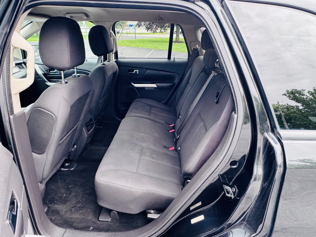 Photo 12 of this FORD EDGE