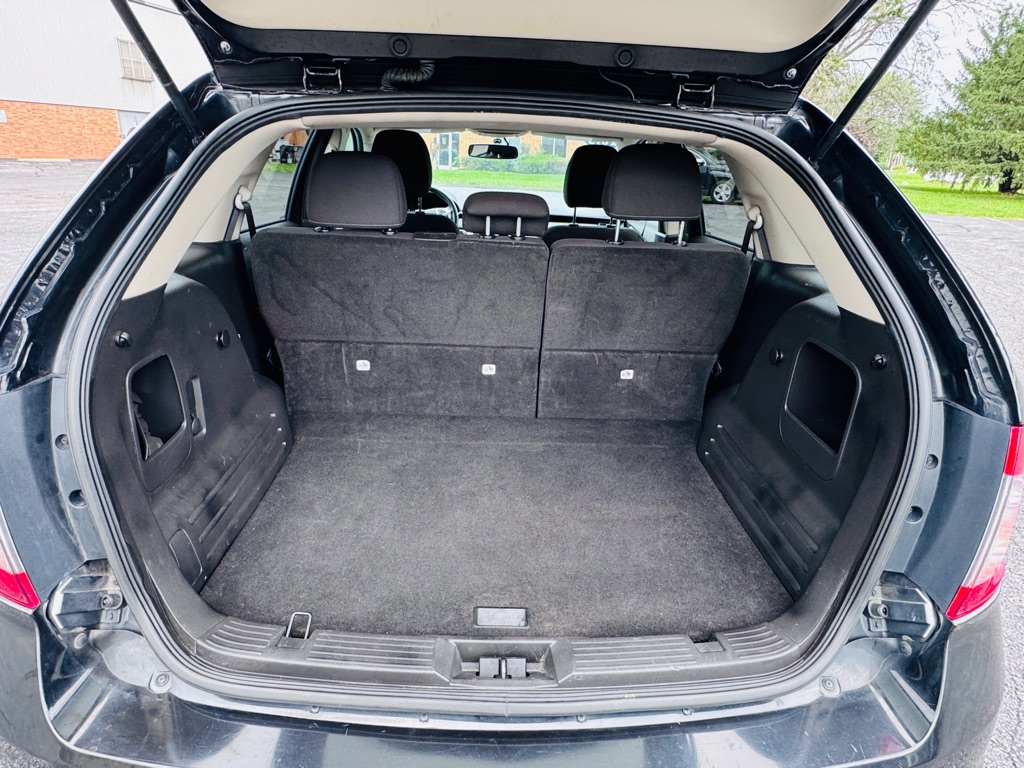 Photo 13 of this FORD EDGE