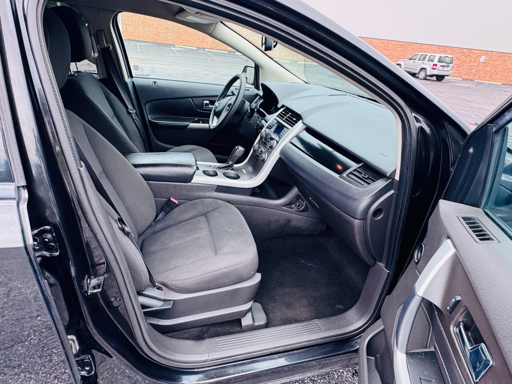 Photo 15 of this FORD EDGE