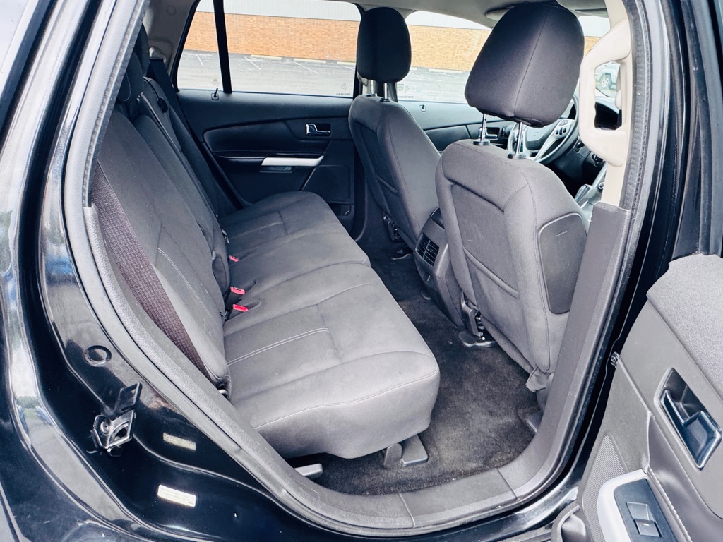 Photo 14 of this FORD EDGE