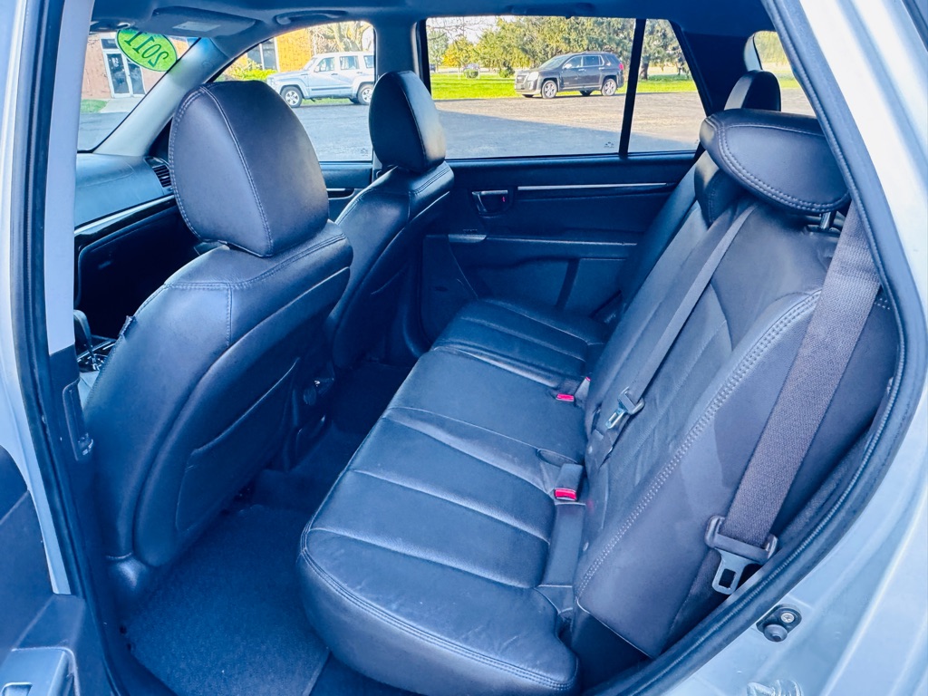 Photo 11 of this HYUNDAI SANTA FE