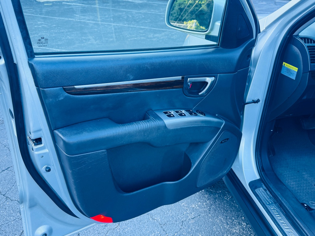 Photo 9 of this HYUNDAI SANTA FE