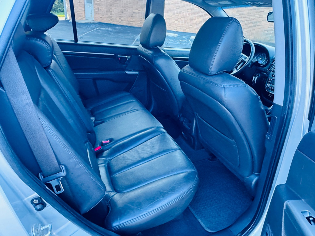 Photo 13 of this HYUNDAI SANTA FE