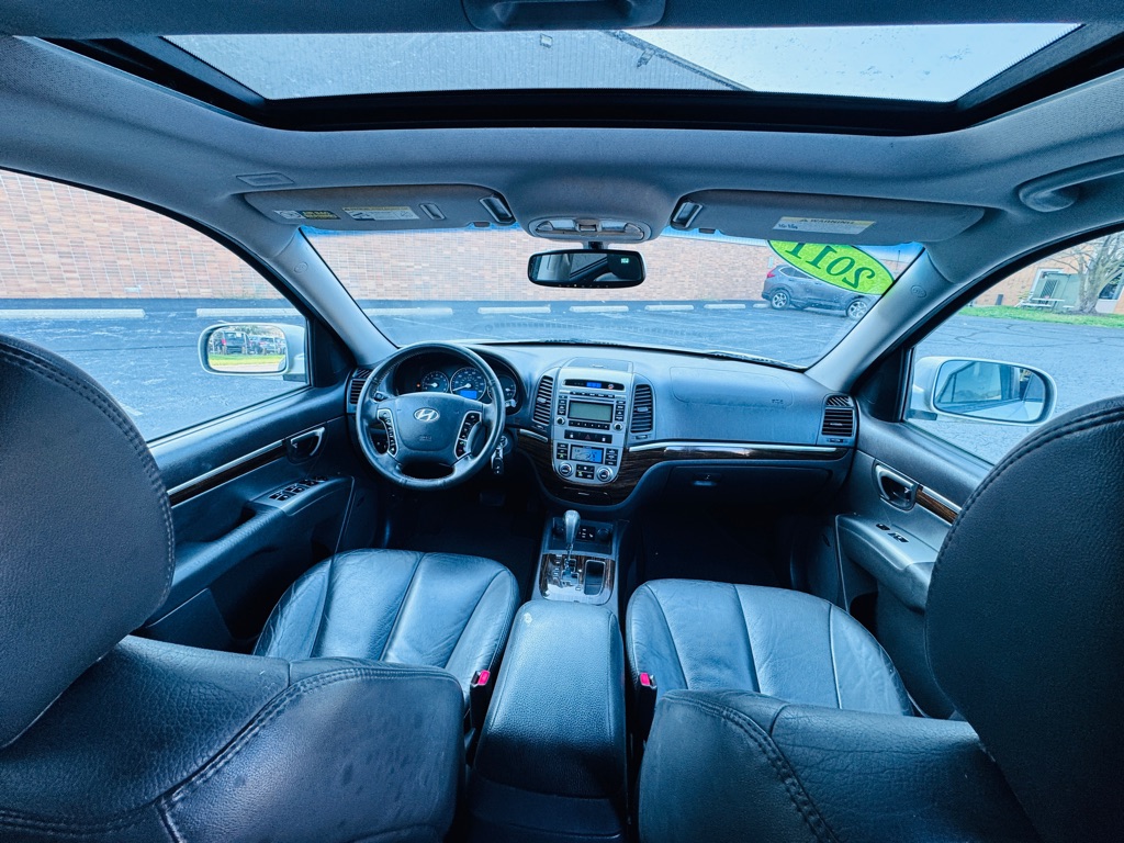 Photo 15 of this HYUNDAI SANTA FE