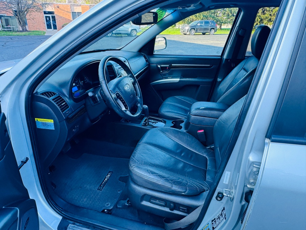 Photo 10 of this HYUNDAI SANTA FE