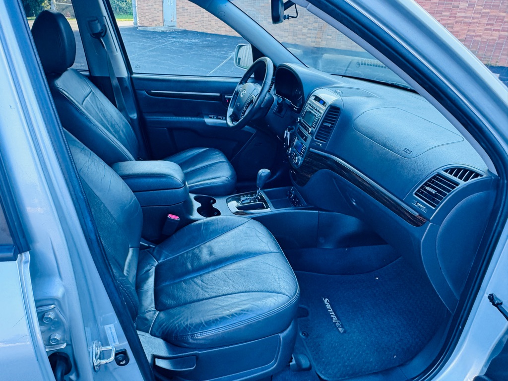 Photo 14 of this HYUNDAI SANTA FE
