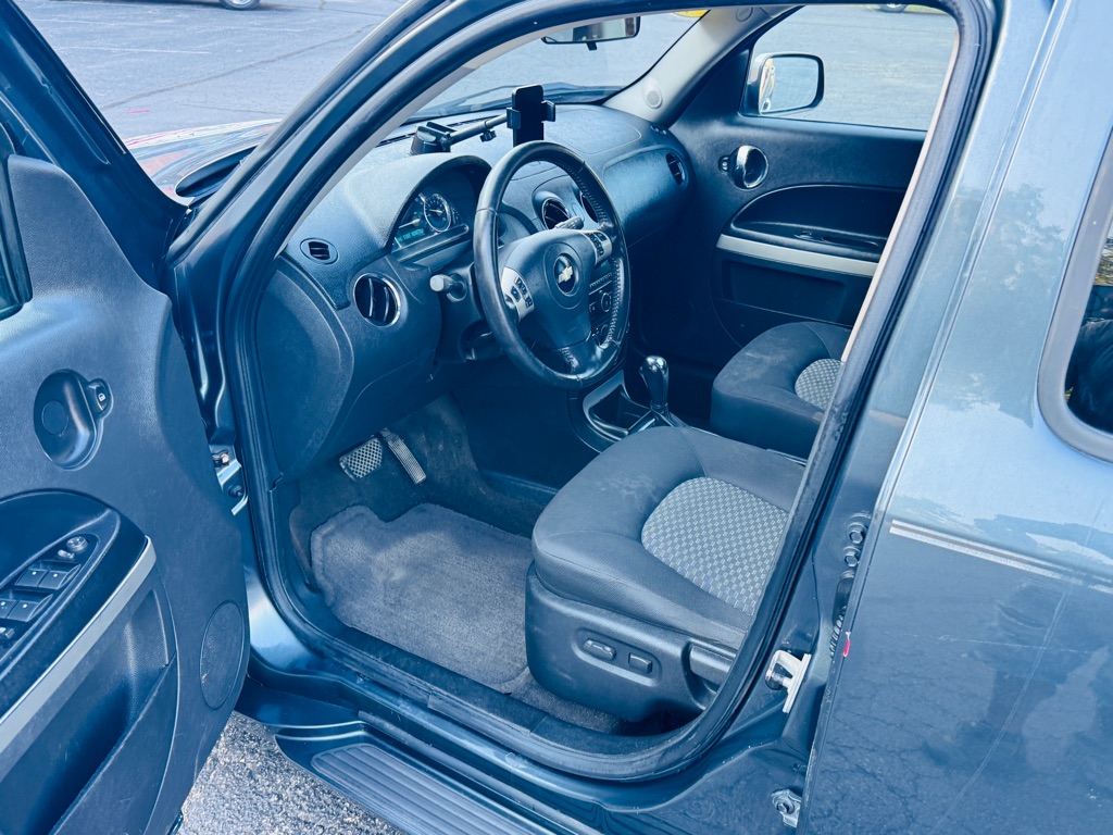 Photo 10 of this CHEVROLET HHR
