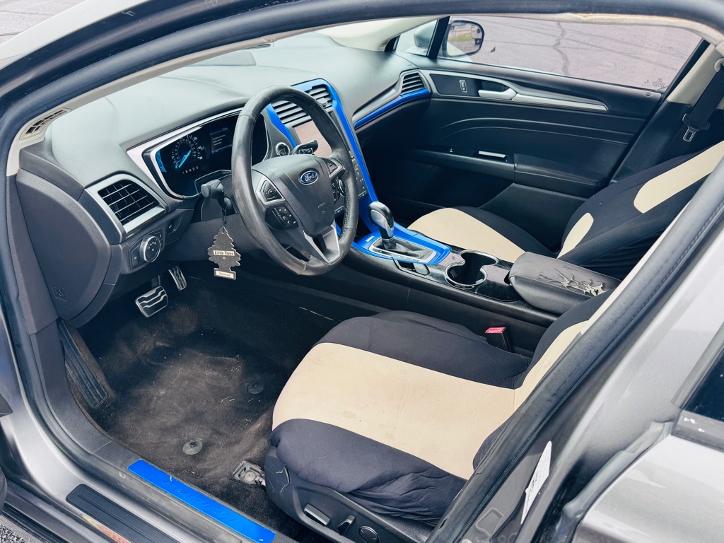 Photo 10 of this FORD FUSION