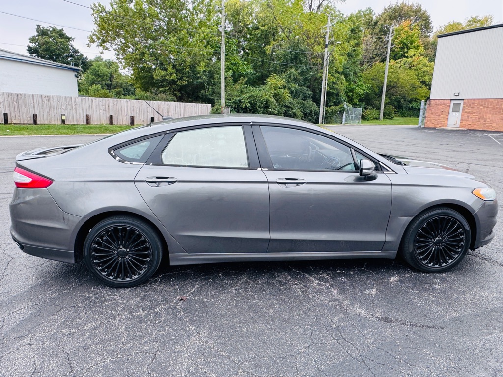 Photo 6 of this FORD FUSION