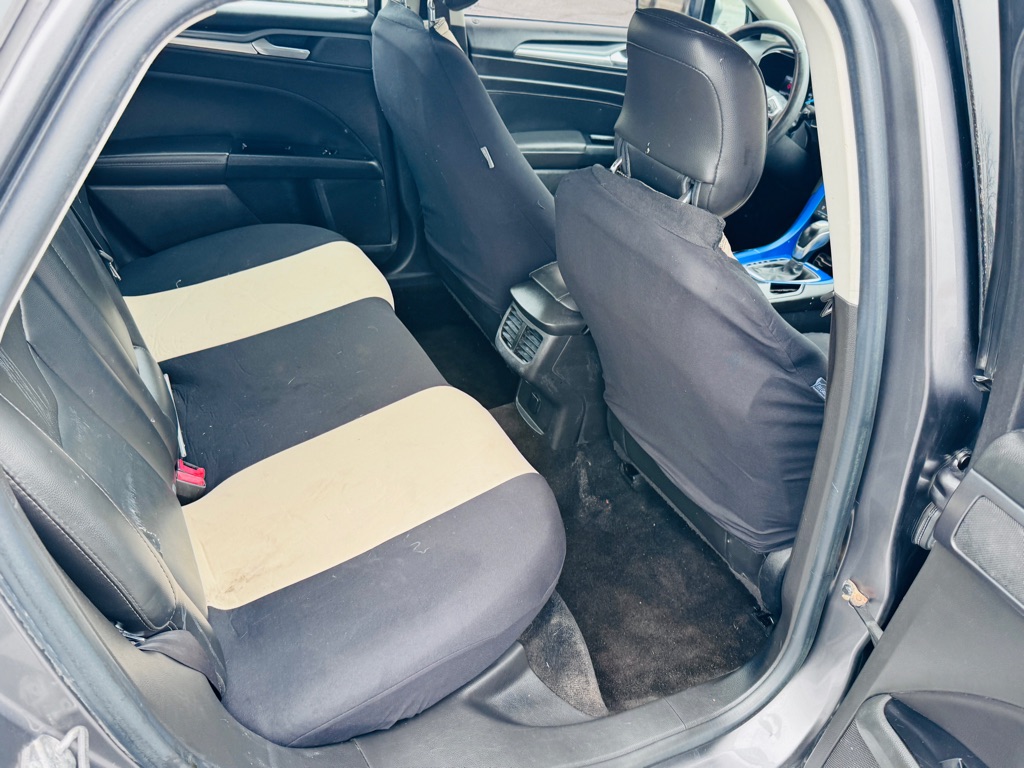 Photo 12 of this FORD FUSION