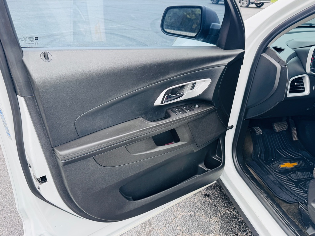 Photo 9 of this CHEVROLET EQUINOX
