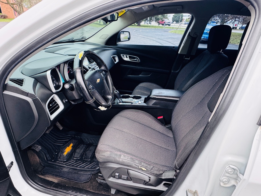 Photo 10 of this CHEVROLET EQUINOX