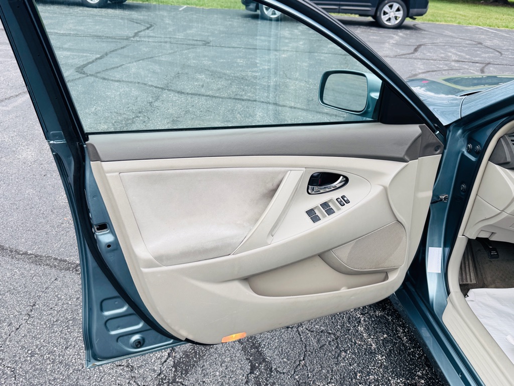 Photo 9 of this TOYOTA CAMRY