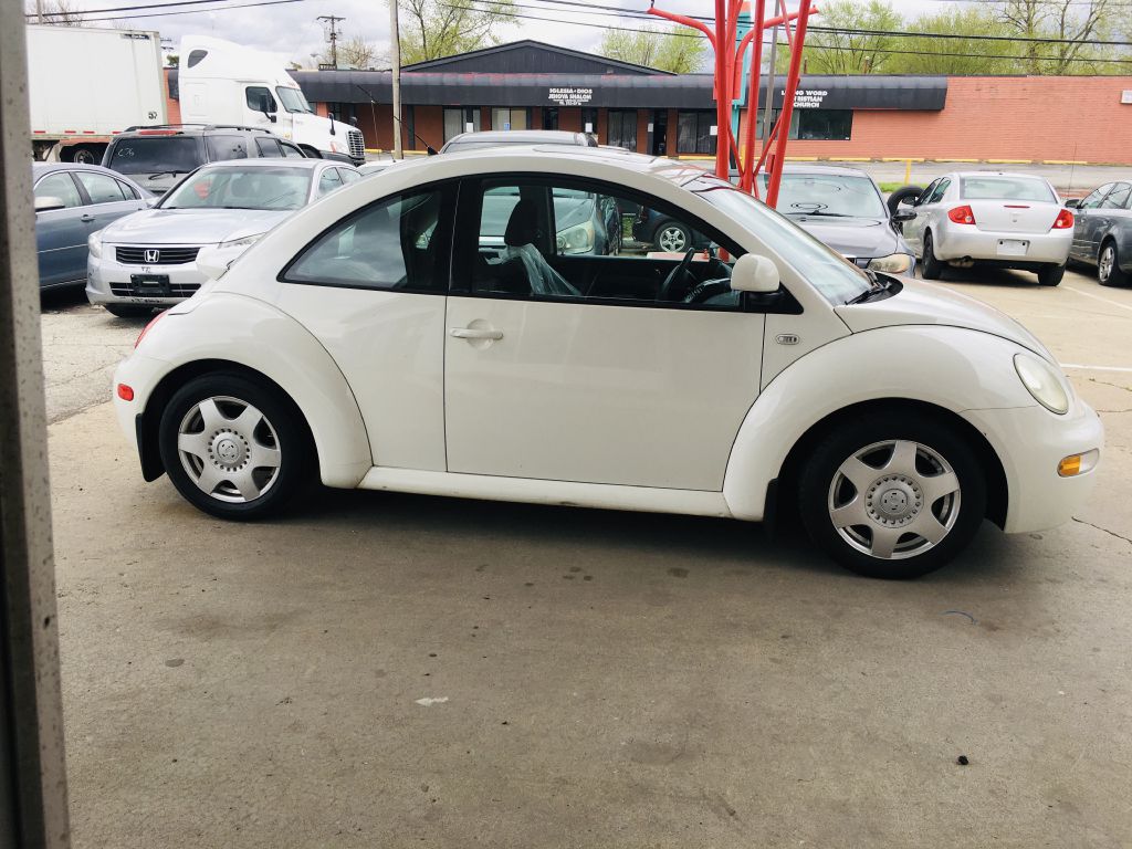 2000 VOLKSWAGEN NEW BEETLE in INDIANAPOLIS IN at ALIBABA MOTORS, WHITE ...