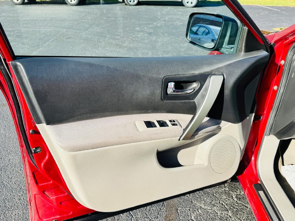 Photo 7 of this NISSAN ROGUE SELECT