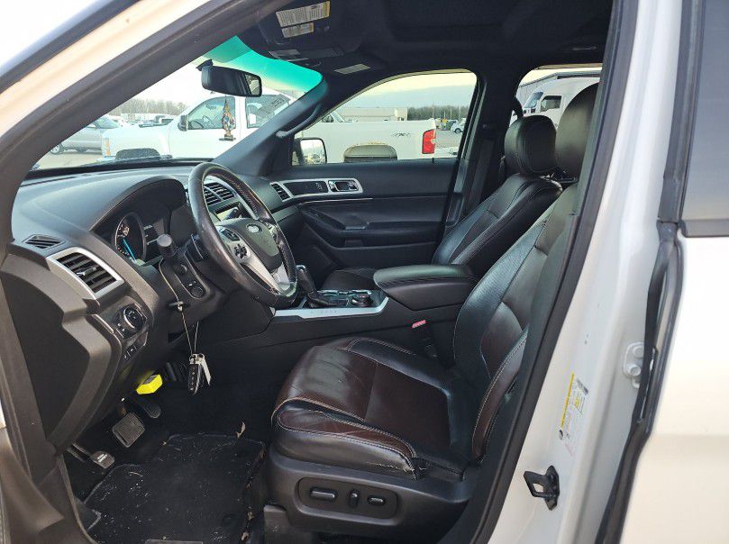 Photo 5 of this FORD EXPLORER