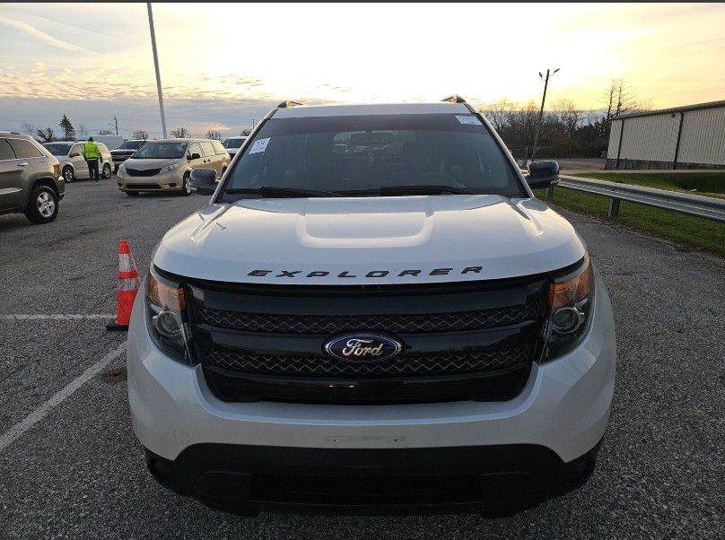 Photo 9 of this FORD EXPLORER