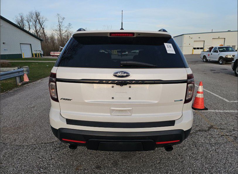 Photo 10 of this FORD EXPLORER