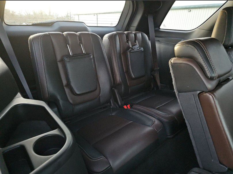 Photo 11 of this FORD EXPLORER