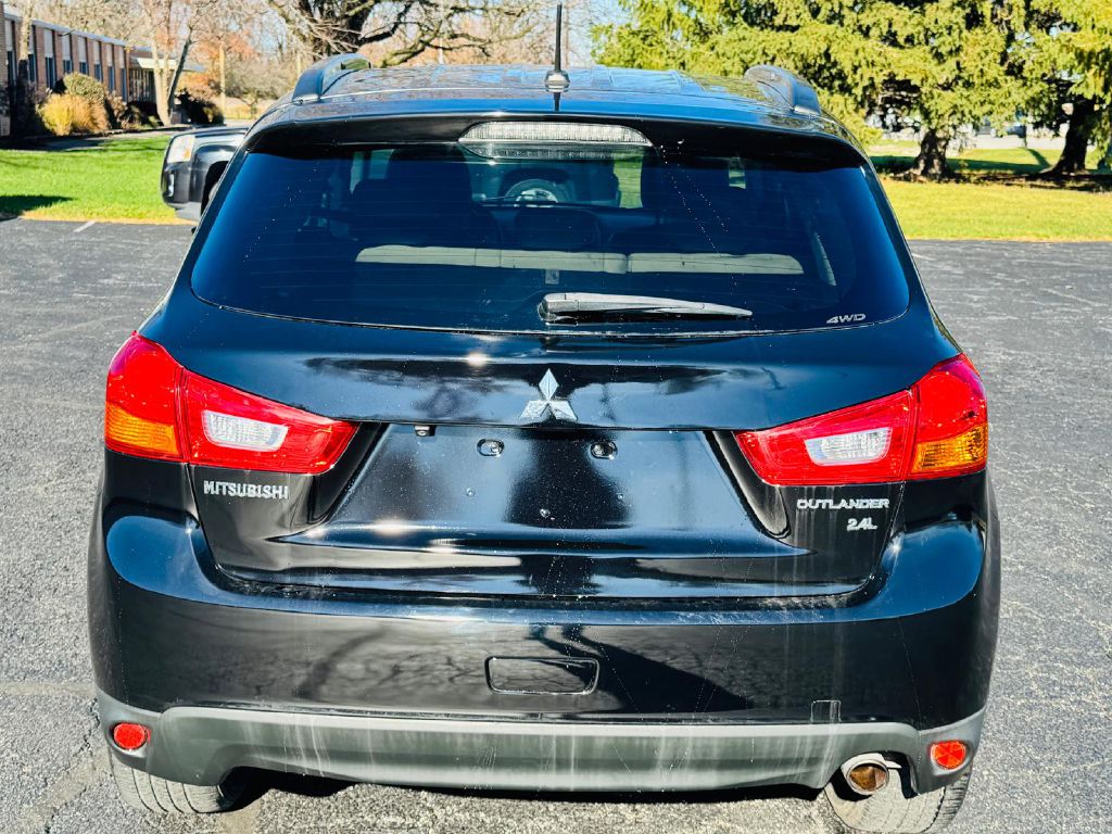 Photo 4 of this MITSUBISHI OUTLANDER SPORT