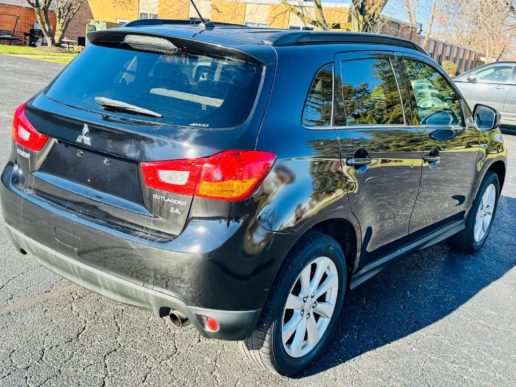 Photo 5 of this MITSUBISHI OUTLANDER SPORT