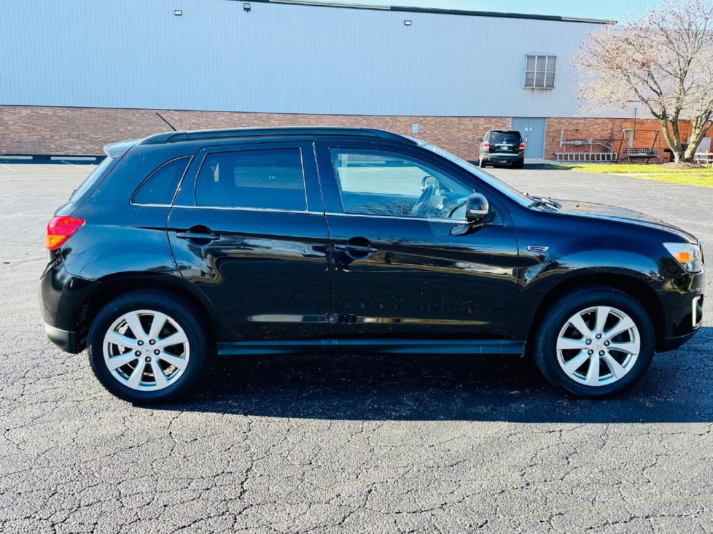 Photo 6 of this MITSUBISHI OUTLANDER SPORT