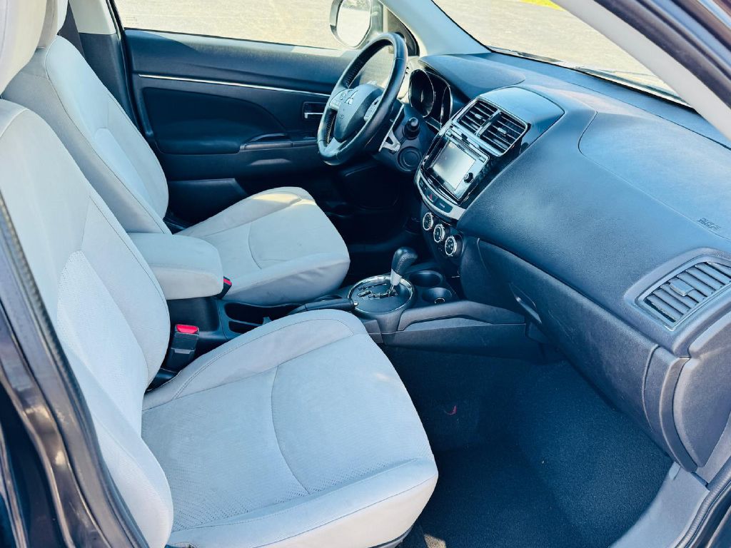 Photo 14 of this MITSUBISHI OUTLANDER SPORT
