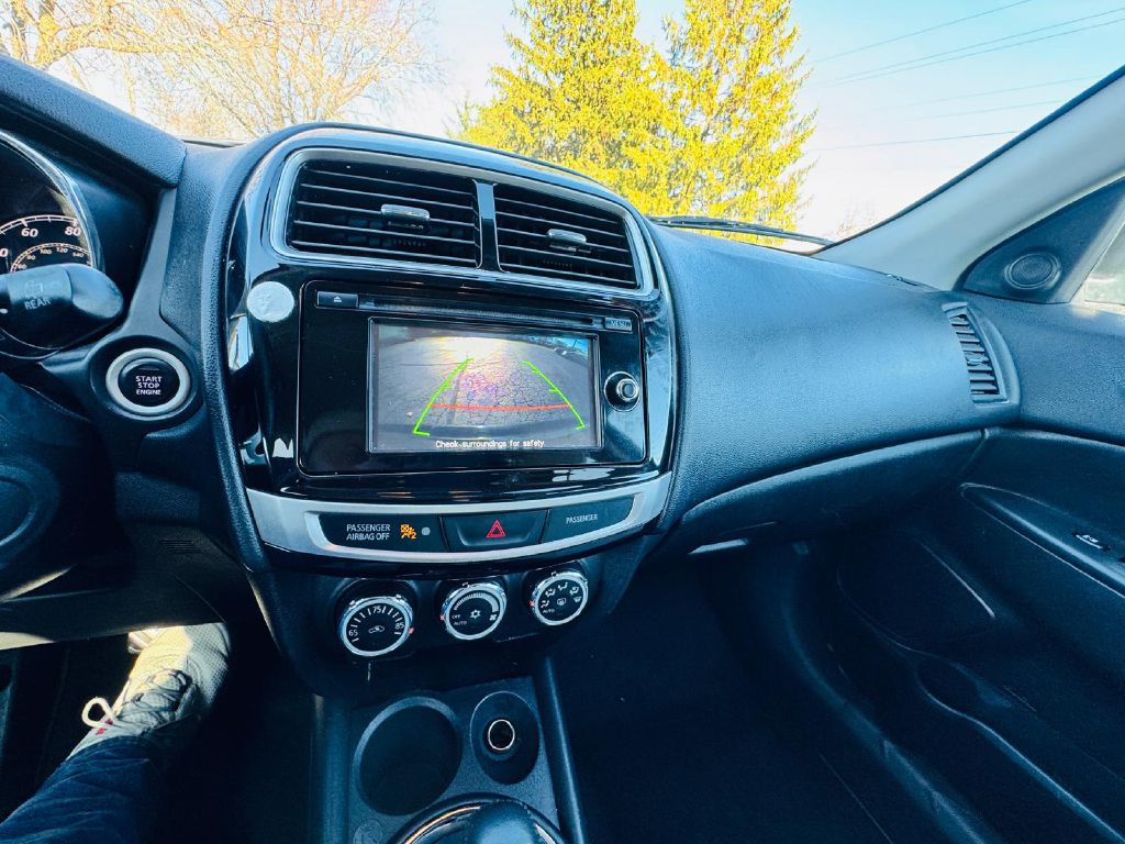 Photo 16 of this MITSUBISHI OUTLANDER SPORT