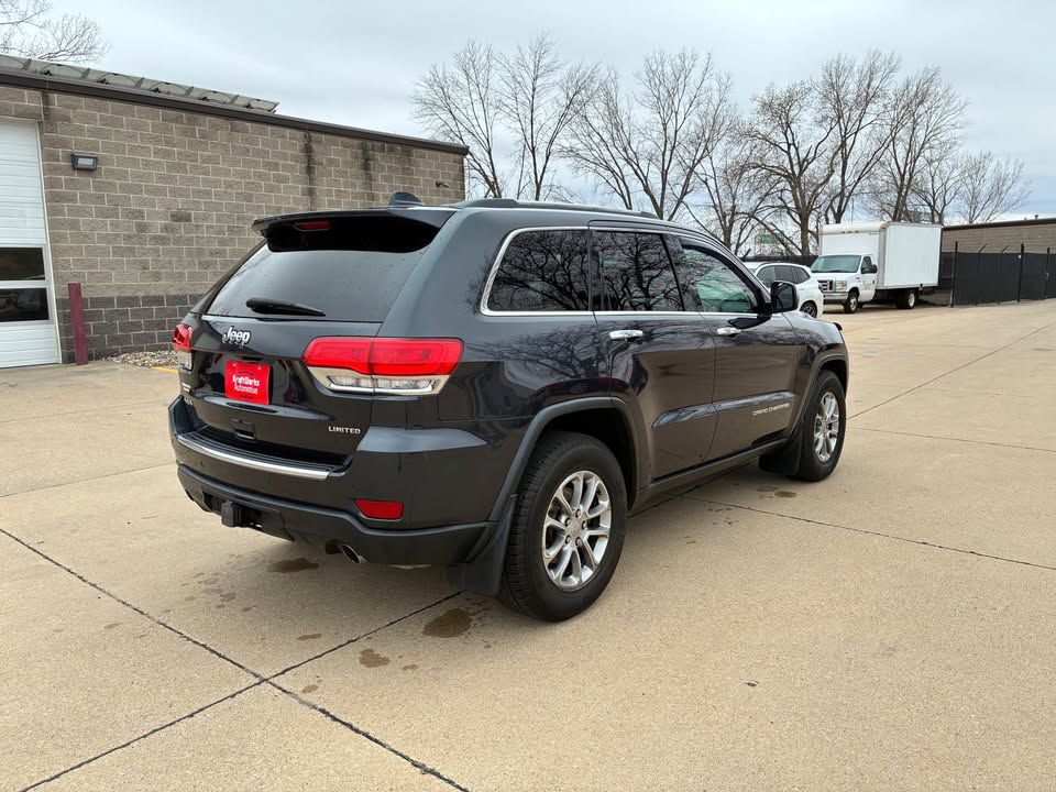 View vehicle photo 4