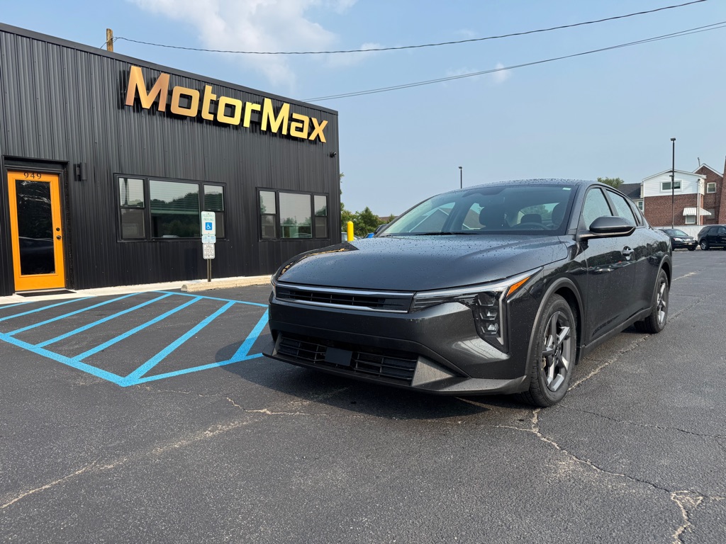 Gray 2025 Kia K4 Sedan Front-Wheel Drive Continuously Variable Transmission