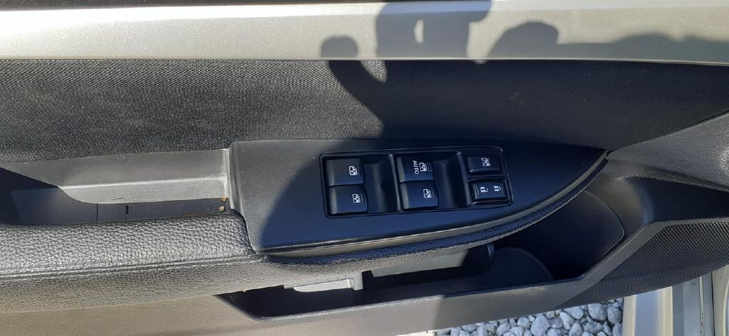 Photo 8 of this SUBARU LEGACY
