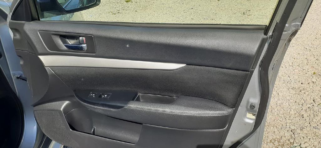 Photo 14 of this SUBARU LEGACY