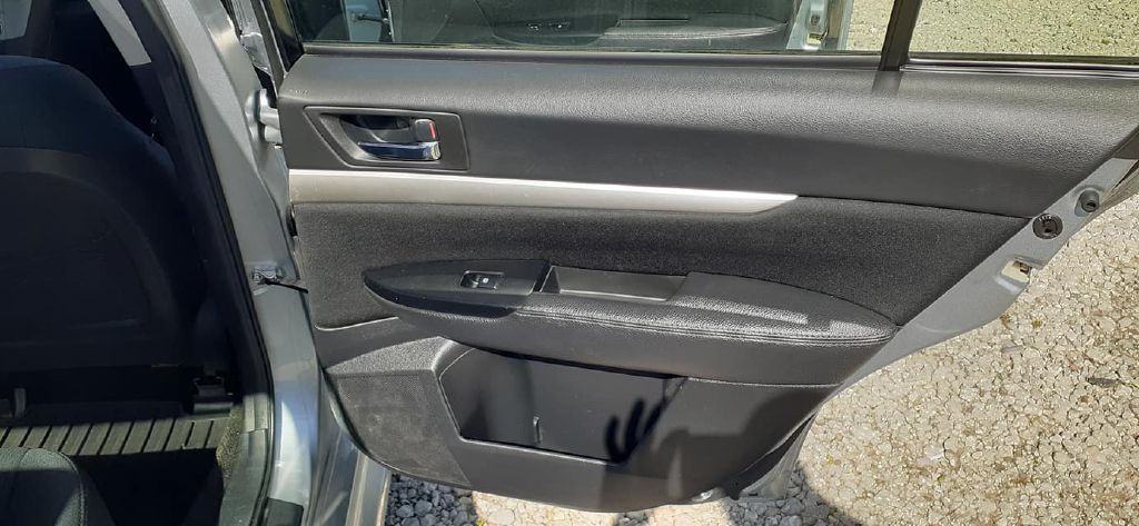Photo 15 of this SUBARU LEGACY