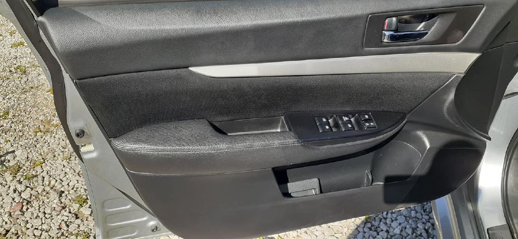 Photo 16 of this SUBARU LEGACY