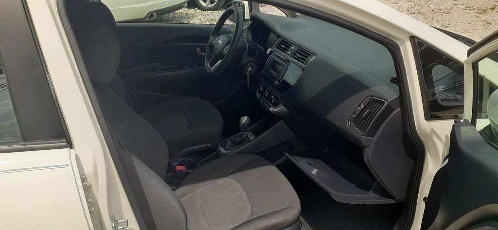 Photo 8 of this KIA RIO LX