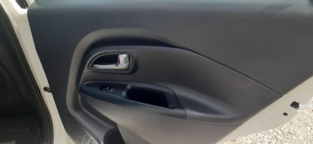 Photo 11 of this KIA RIO LX