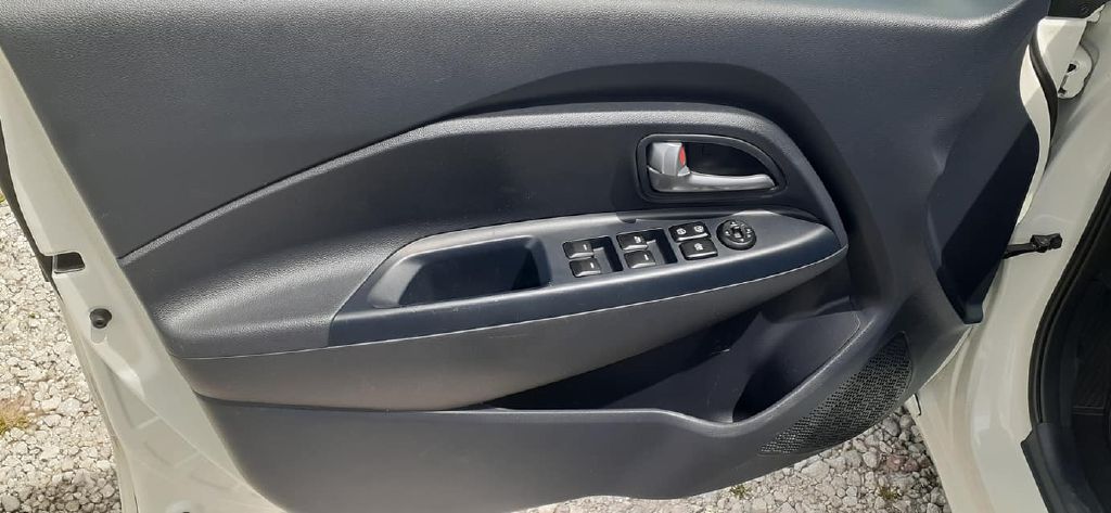 Photo 15 of this KIA RIO LX