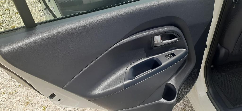 Photo 16 of this KIA RIO LX
