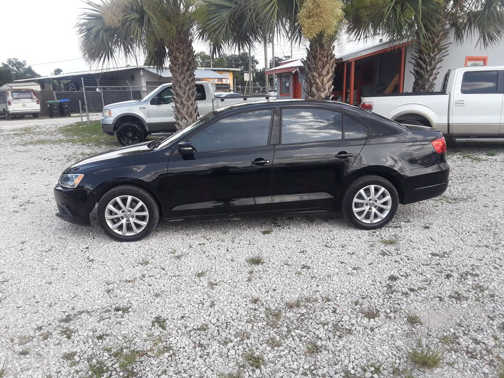 Photo 2 of this VOLKSWAGEN JETTA SE