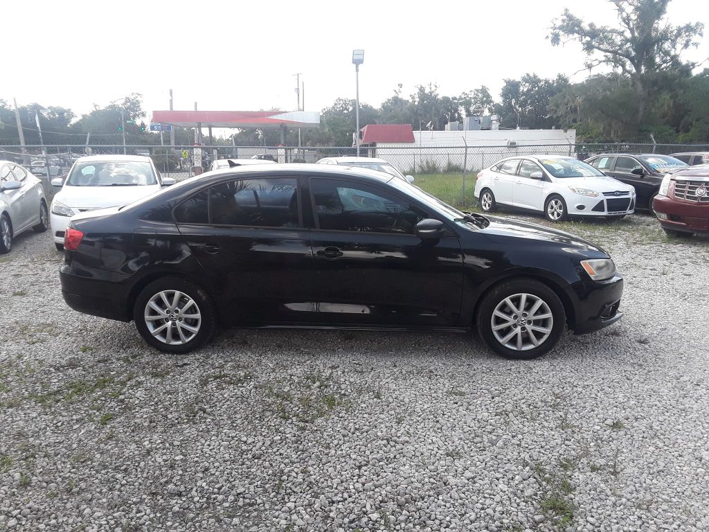 Photo 3 of this VOLKSWAGEN JETTA SE