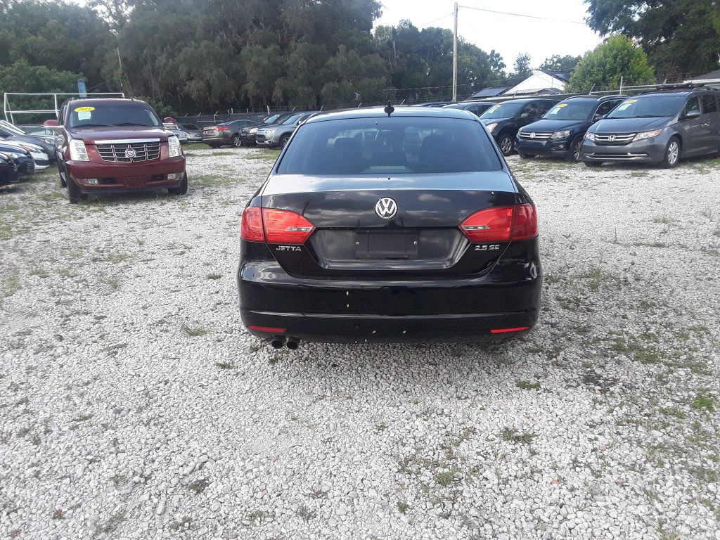 Photo 5 of this VOLKSWAGEN JETTA SE