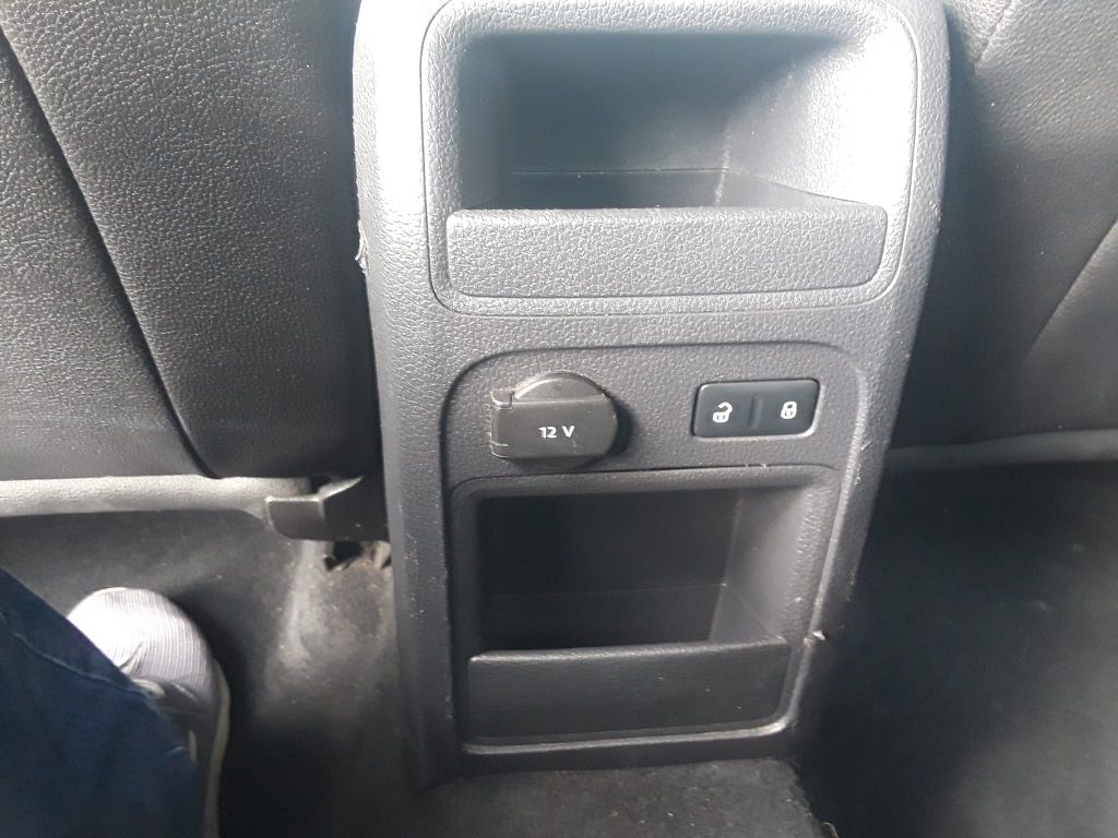 Photo 9 of this VOLKSWAGEN JETTA SE