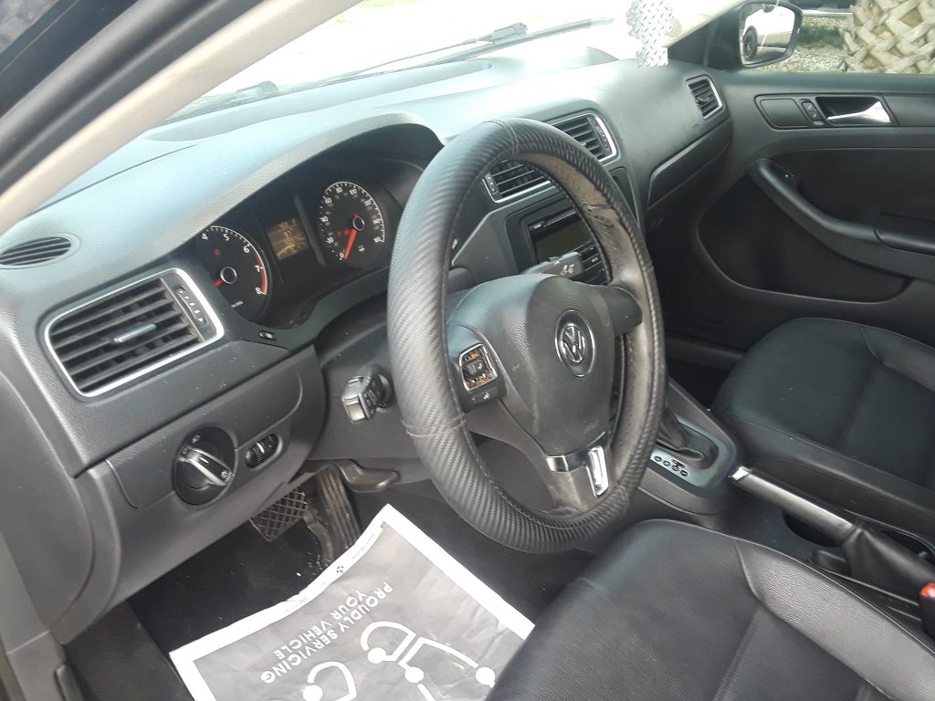 Photo 12 of this VOLKSWAGEN JETTA SE