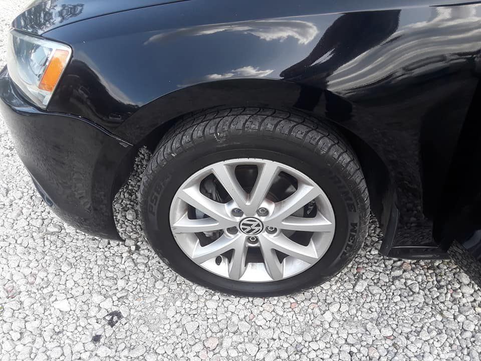 Photo 13 of this VOLKSWAGEN JETTA SE