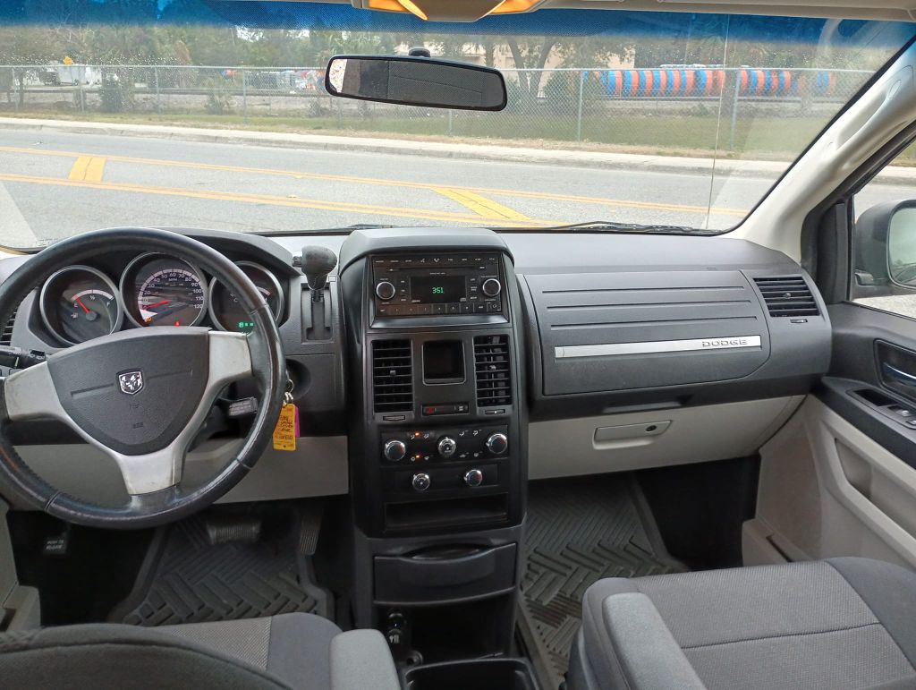 Photo 7 of this DODGE GRAND CARAVAN S