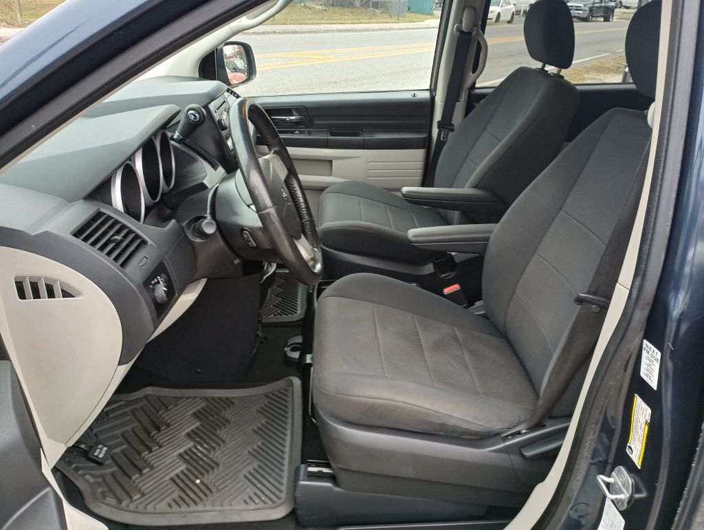 Photo 8 of this DODGE GRAND CARAVAN S