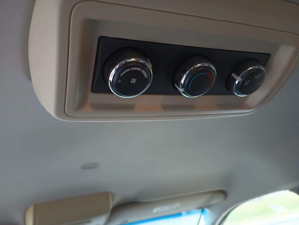 Photo 9 of this DODGE GRAND CARAVAN S