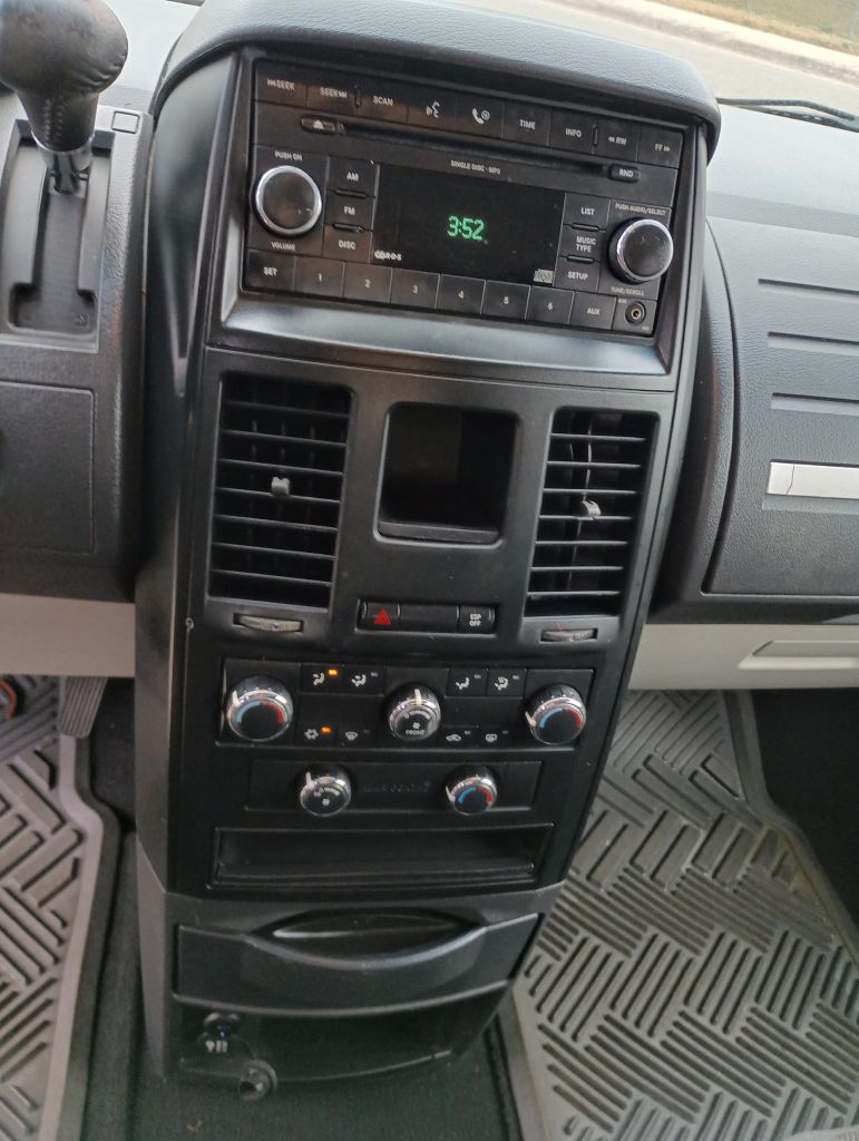 Photo 10 of this DODGE GRAND CARAVAN S
